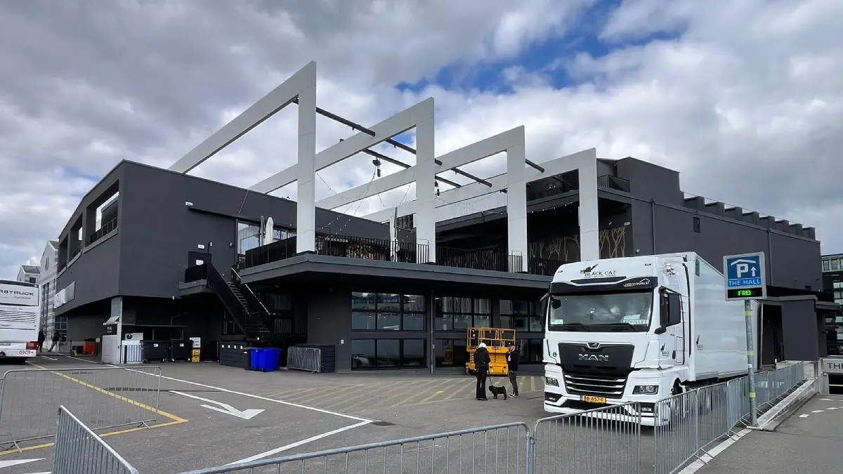 Backstage freight handling
