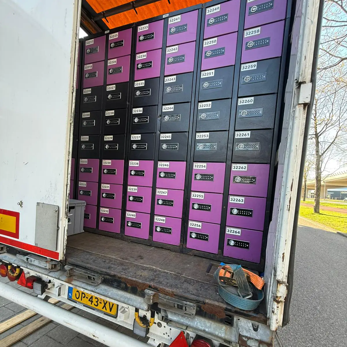 Backstage freight handling