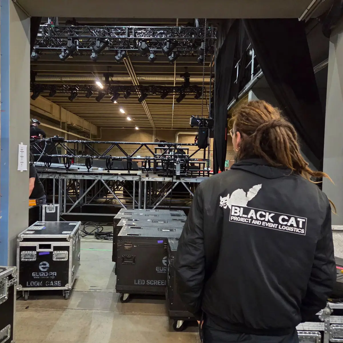 Backstage freight handling