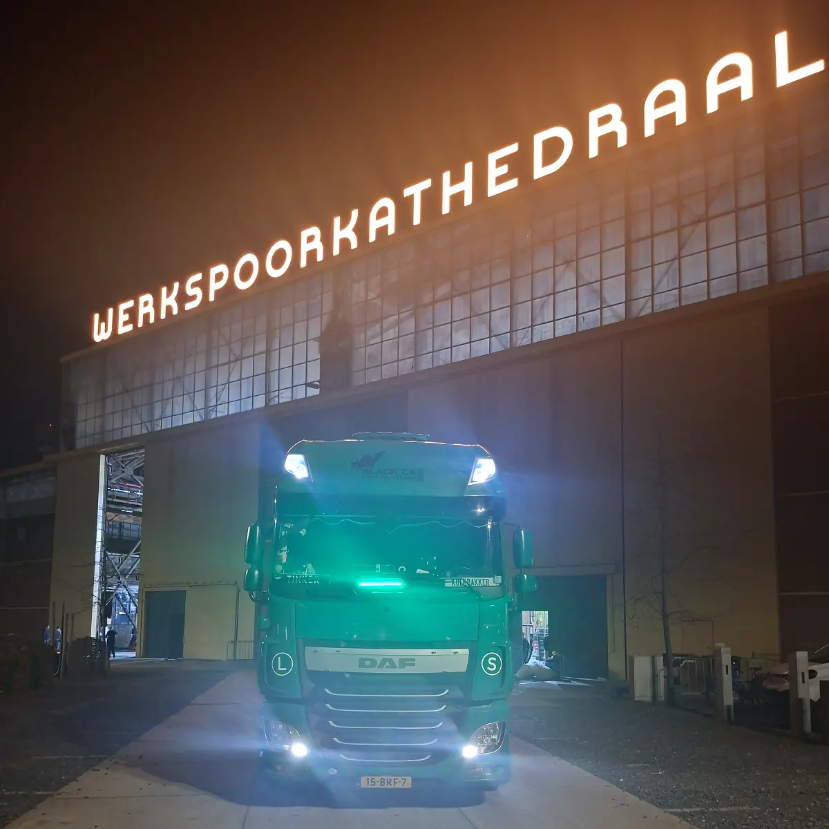Backstage freight handling