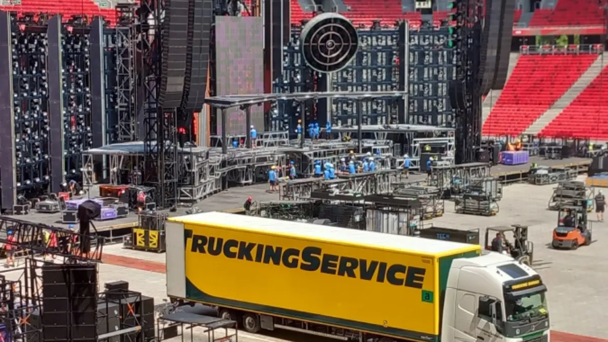 Night-time venue loading operation