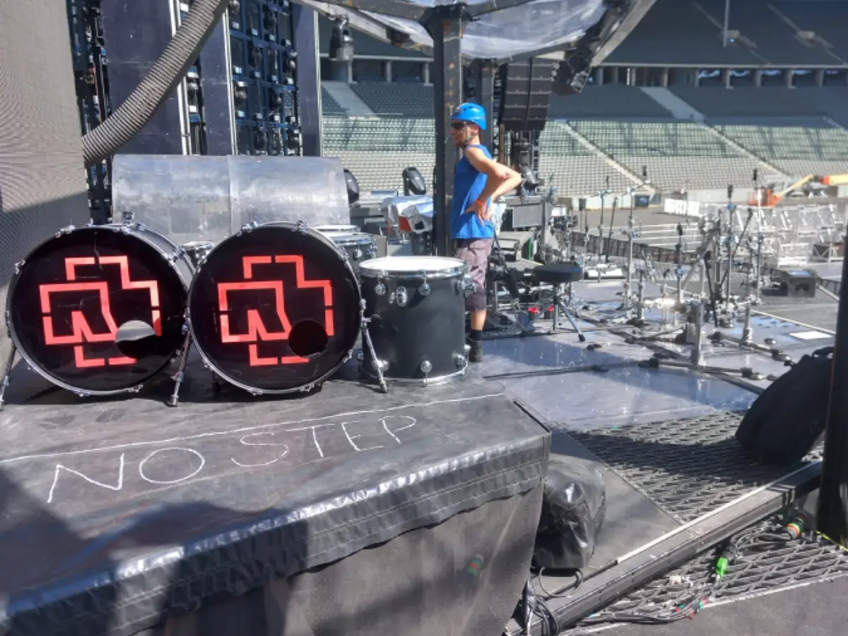 Backstage freight handling