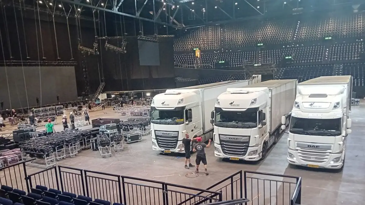Backstage freight handling
