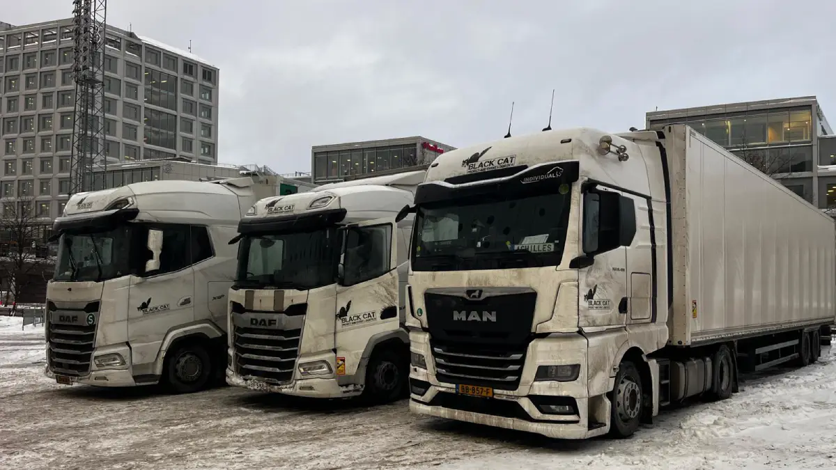 Backstage freight handling